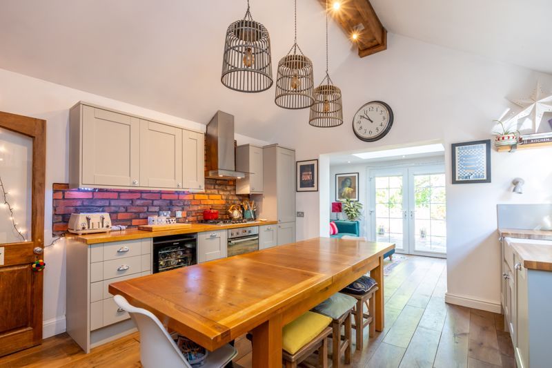 Property photo 1 of 21 Photo 7