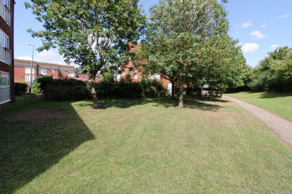 Property photo 2 of 20