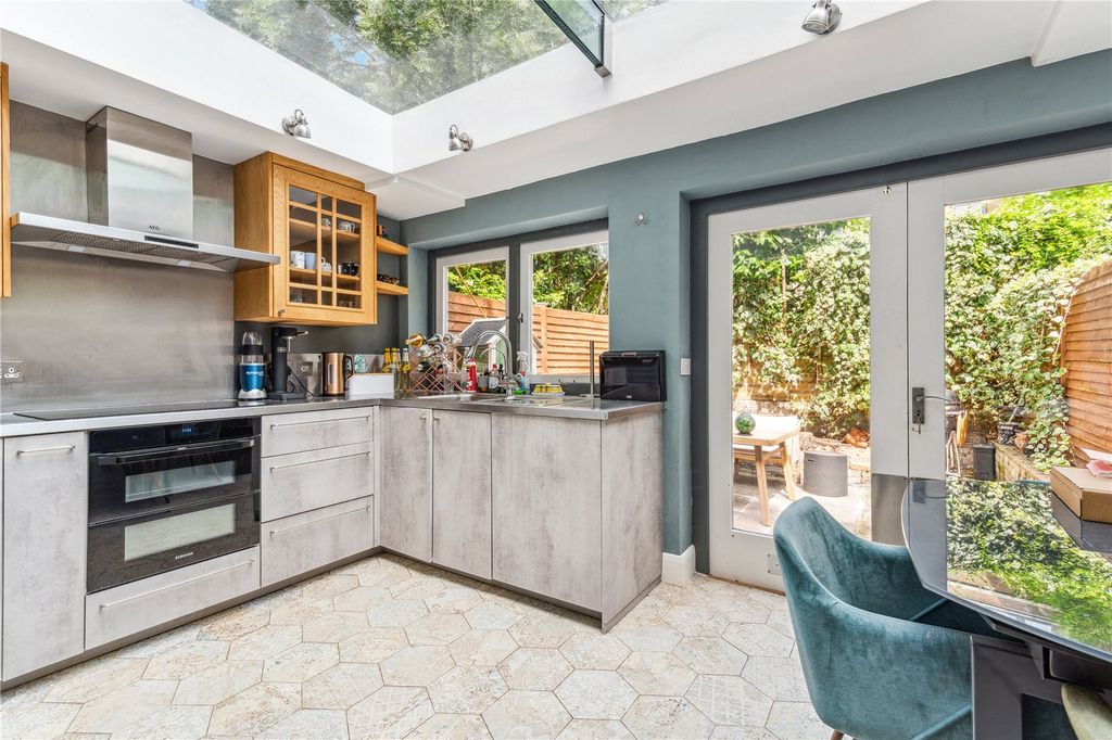 Property photo 2 of 17