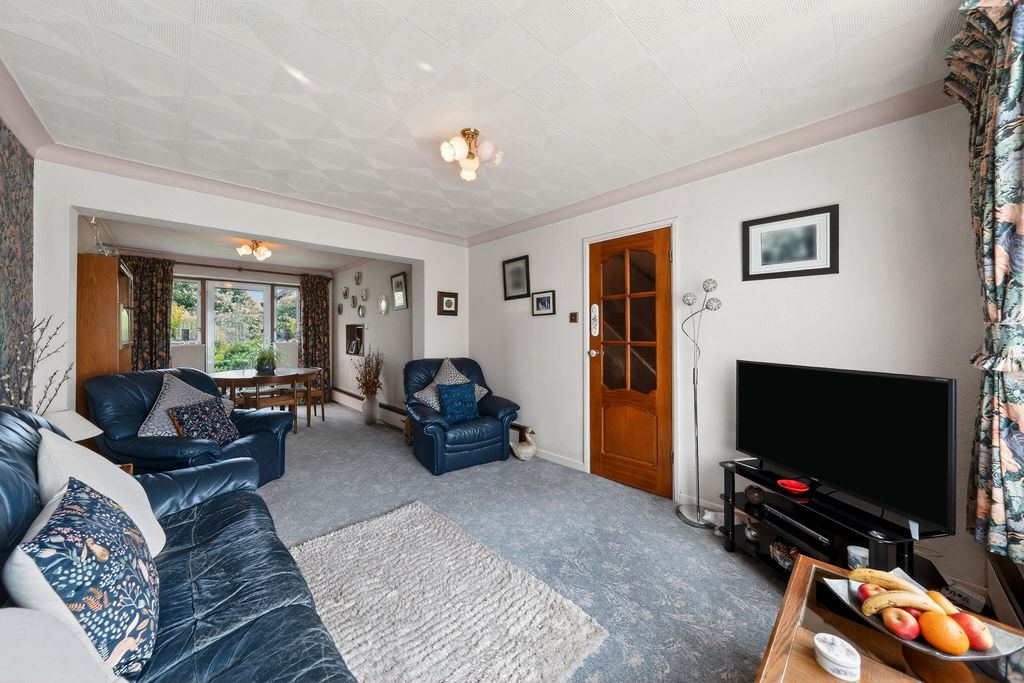 Property photo 3 of 20 Lounge/Dining Room