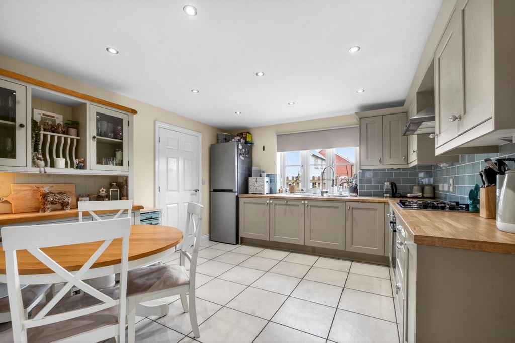 Property photo 3 of 14 Kitchen Dining Room