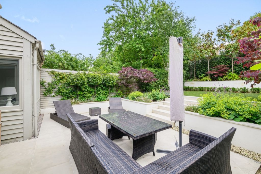 Property photo 2 of 13 859650 (9)