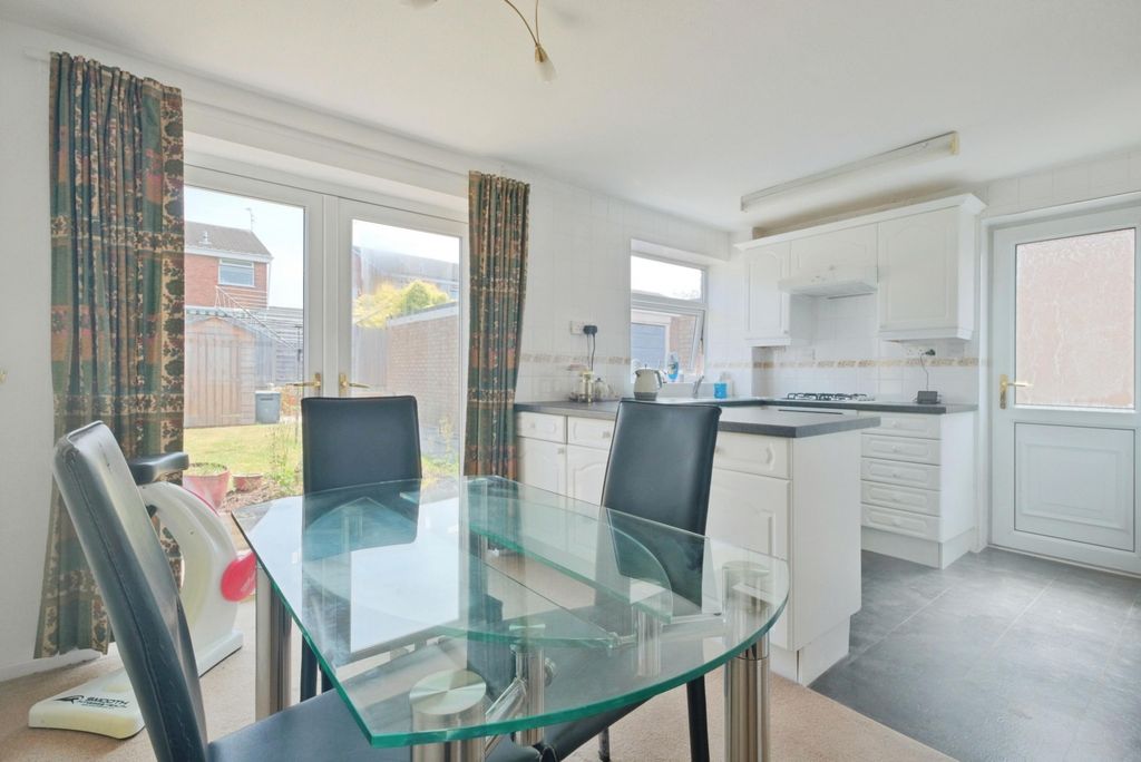 Property photo 3 of 12 Kitchen Diner