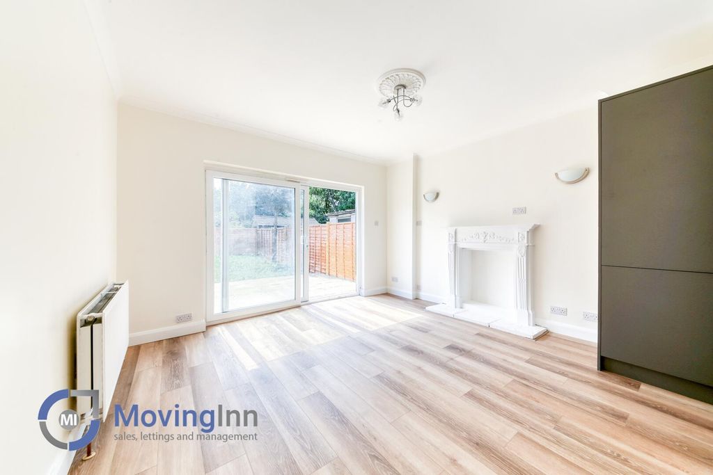 Property photo 3 of 14 Living Room