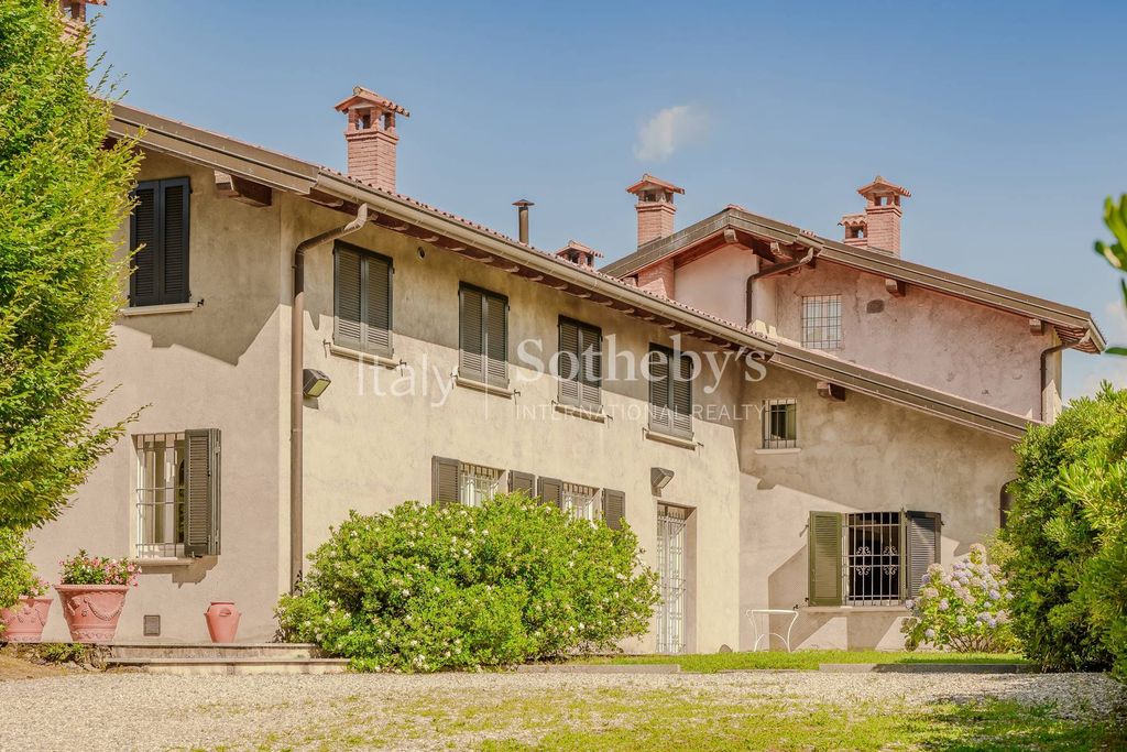 Property photo 2 of 23