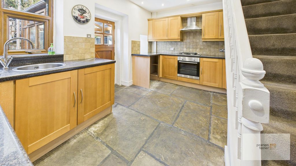 Property photo 3 of 12 Kitchen