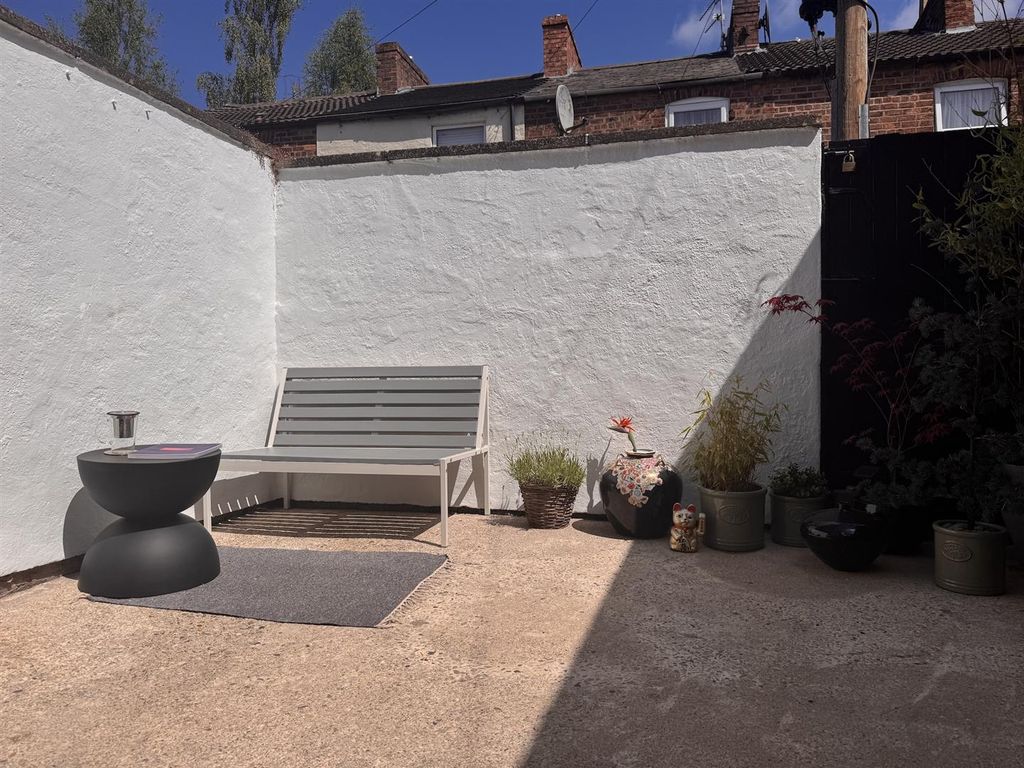 Property photo 2 of 12 Rear Courtyard Garden