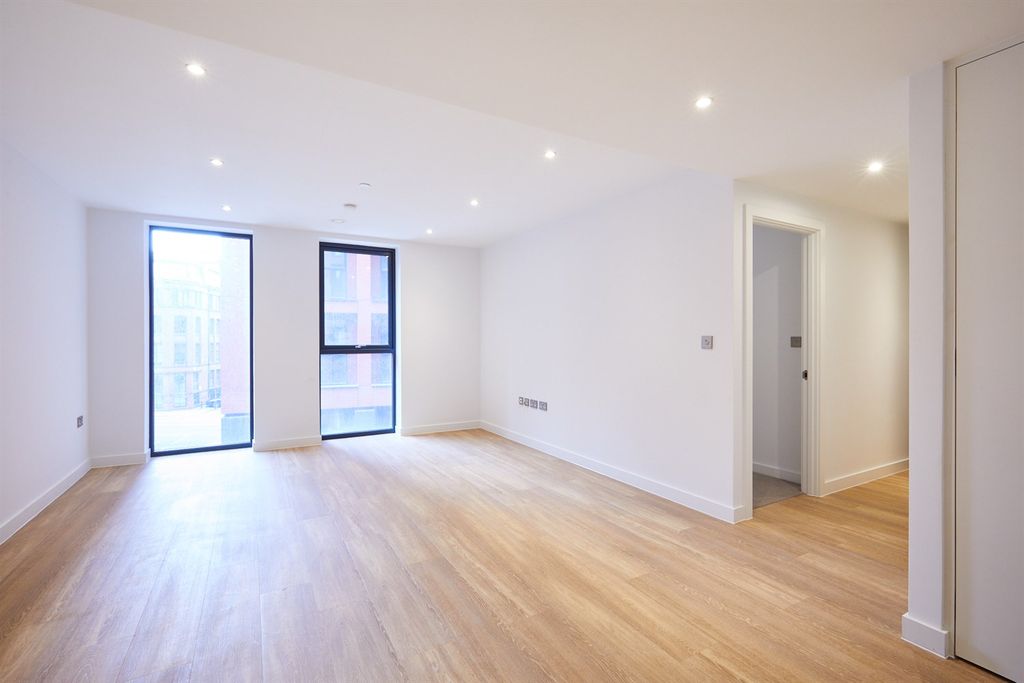Property photo 2 of 7 (Main)