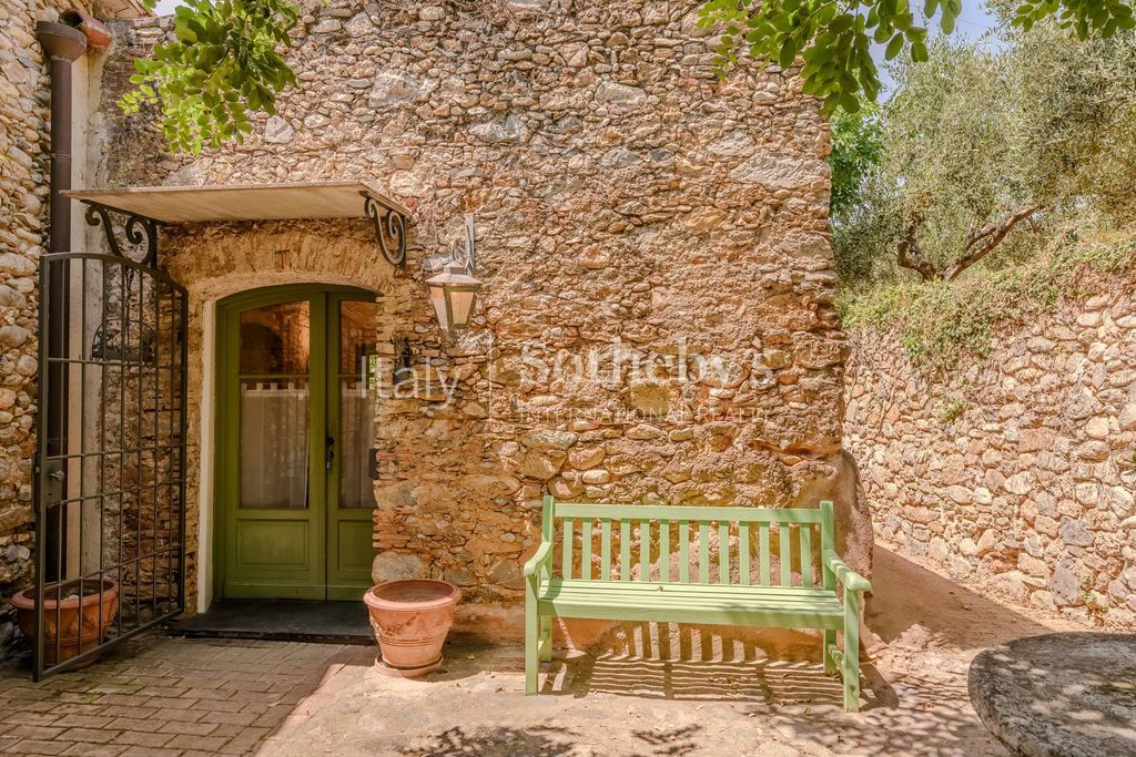 Property photo 2 of 31