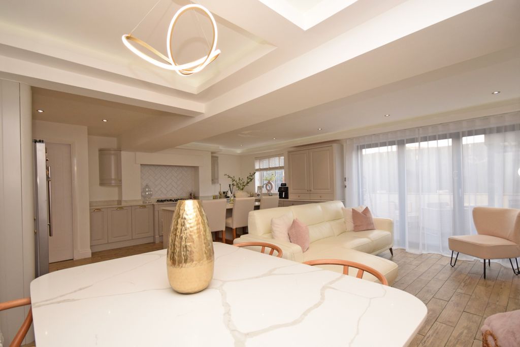 Property photo 3 of 40