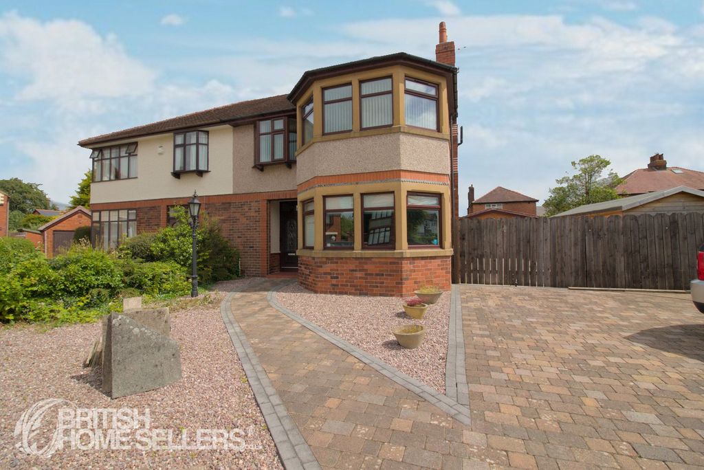 Property photo 2 of 28 Picture No. 35