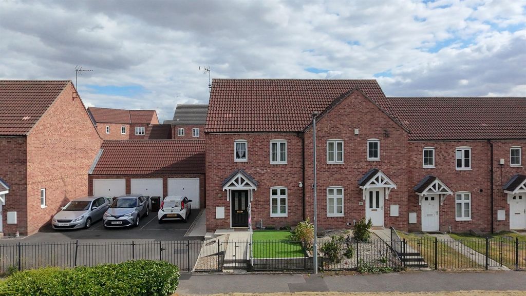 Property photo 1 of 17 External