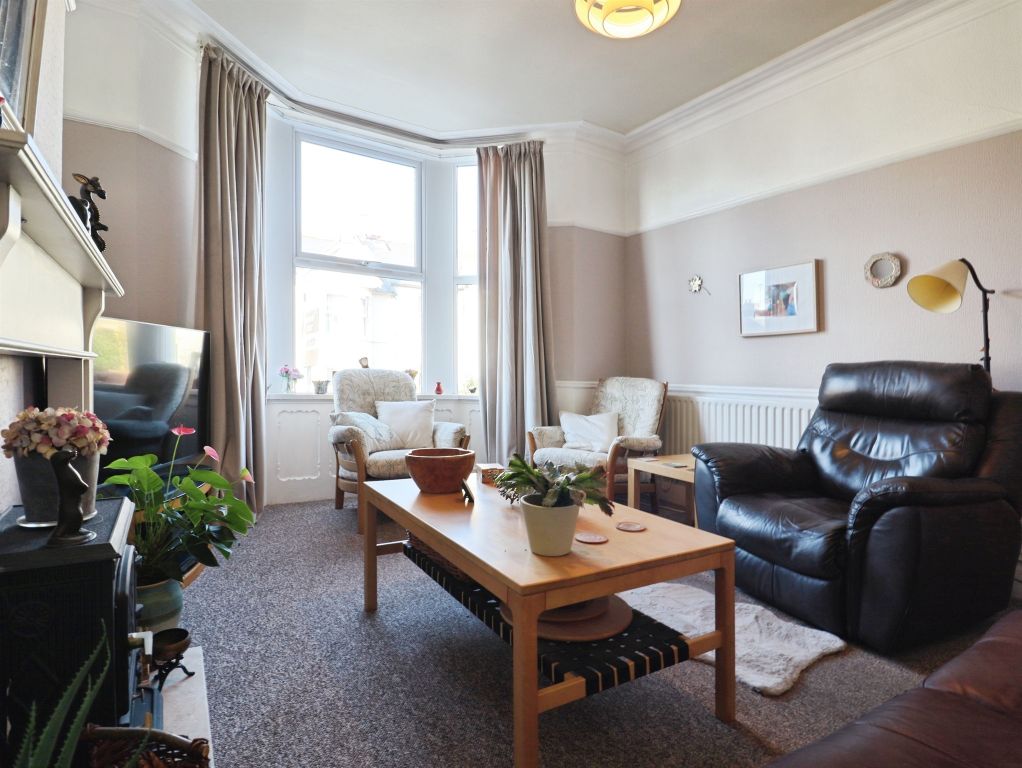 Property photo 2 of 31