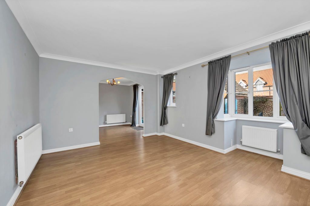 Property photo 3 of 19 Sitting/Dining Room