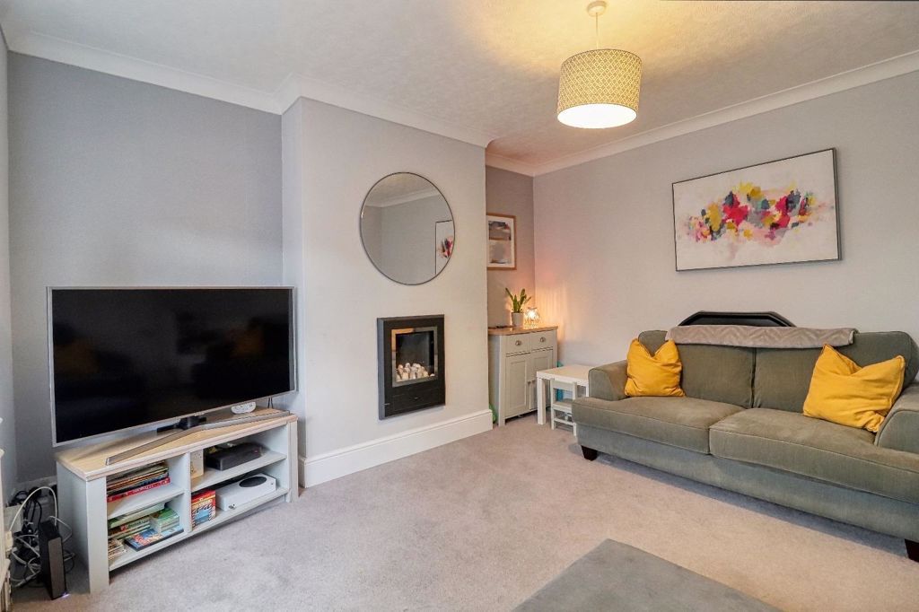 Property photo 3 of 14 Lounge