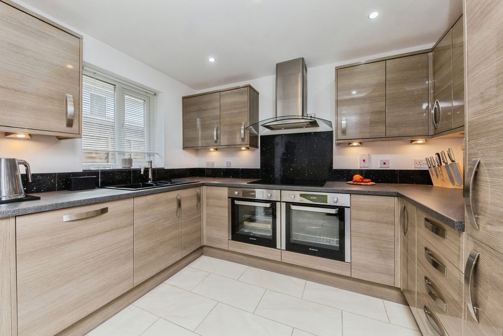 Property photo 2 of 19 Pbox-Img.Jpg