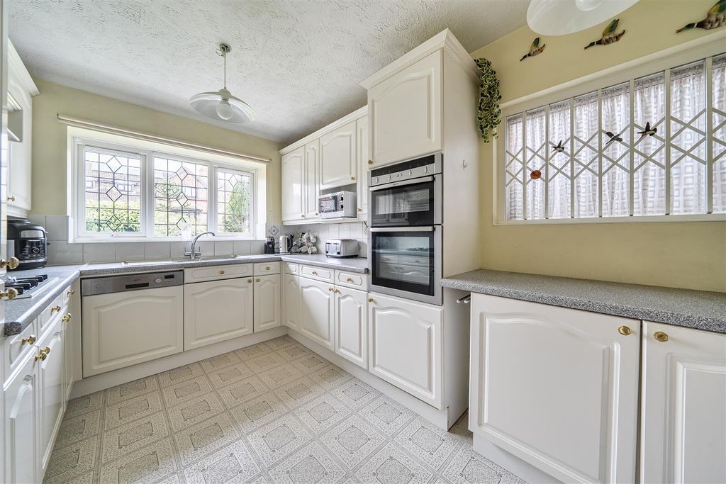 Property photo 3 of 20 Kitchen
