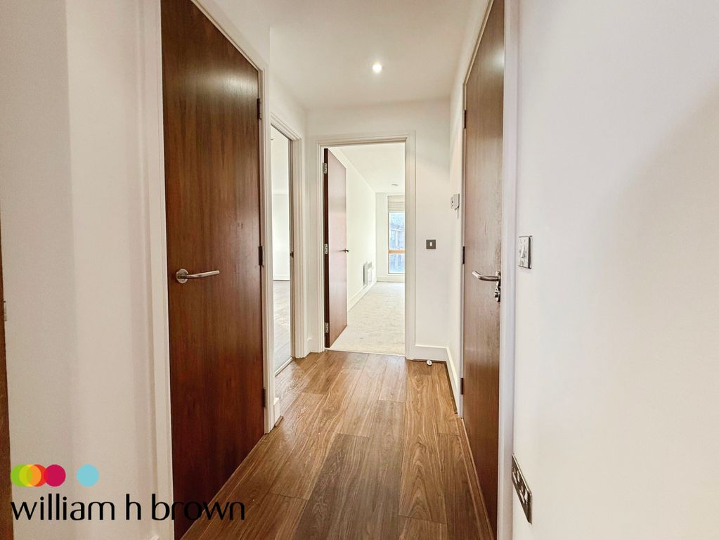 Property photo 2 of 8 Entrance Hall