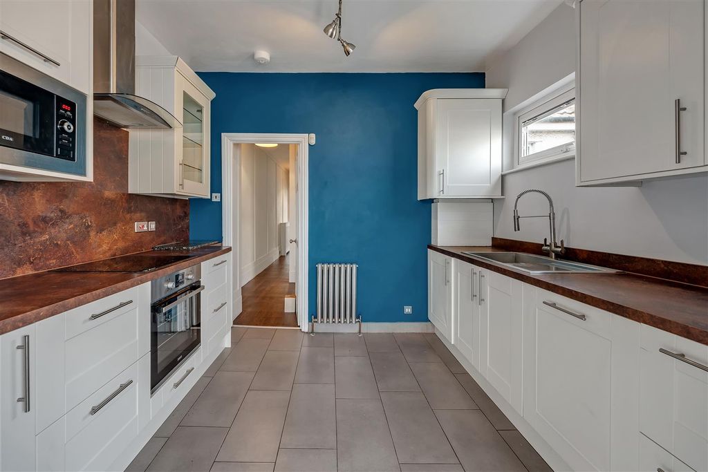 Property photo 1 of 17 Kitchen