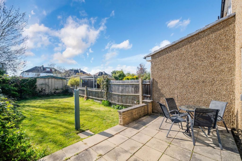 Property photo 2 of 8 Sparrow Farm Road