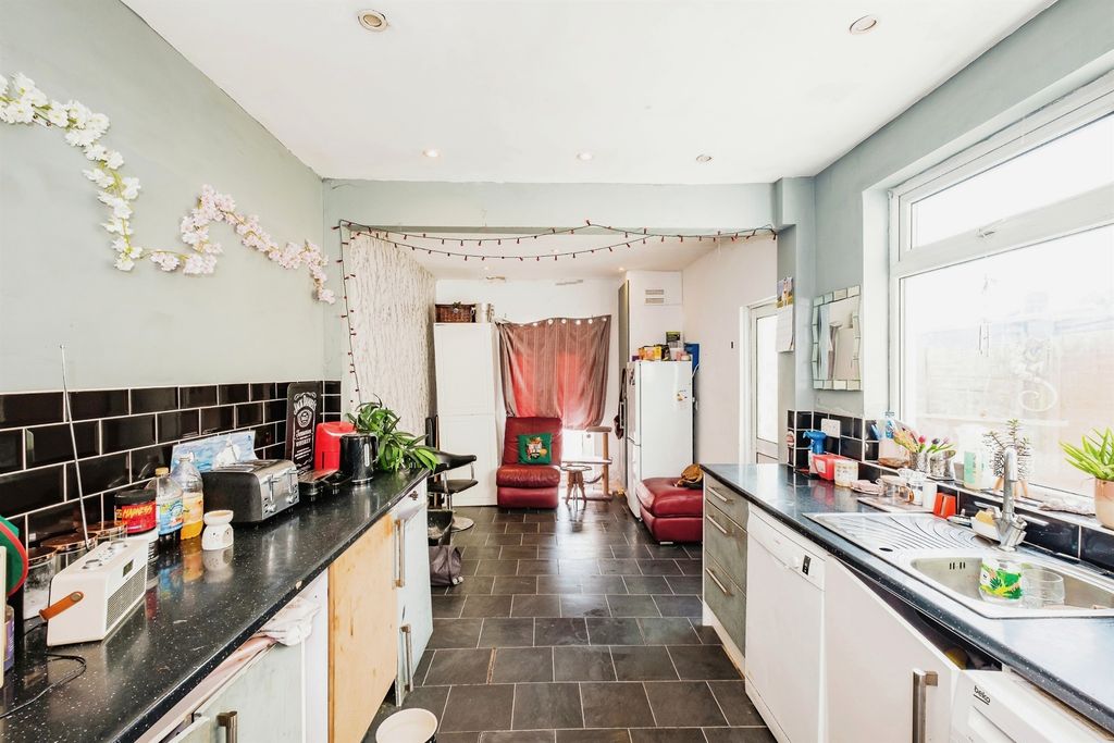 Property photo 2 of 16