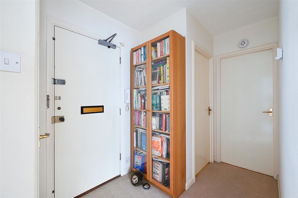 Property photo 2 of 19 Chandlers Court,8 - (4).Jpg