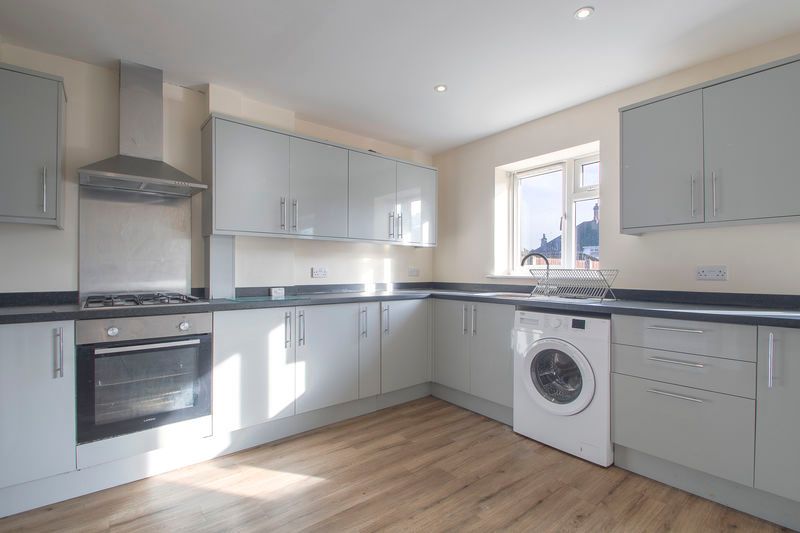 Property photo 3 of 9 Photo 6