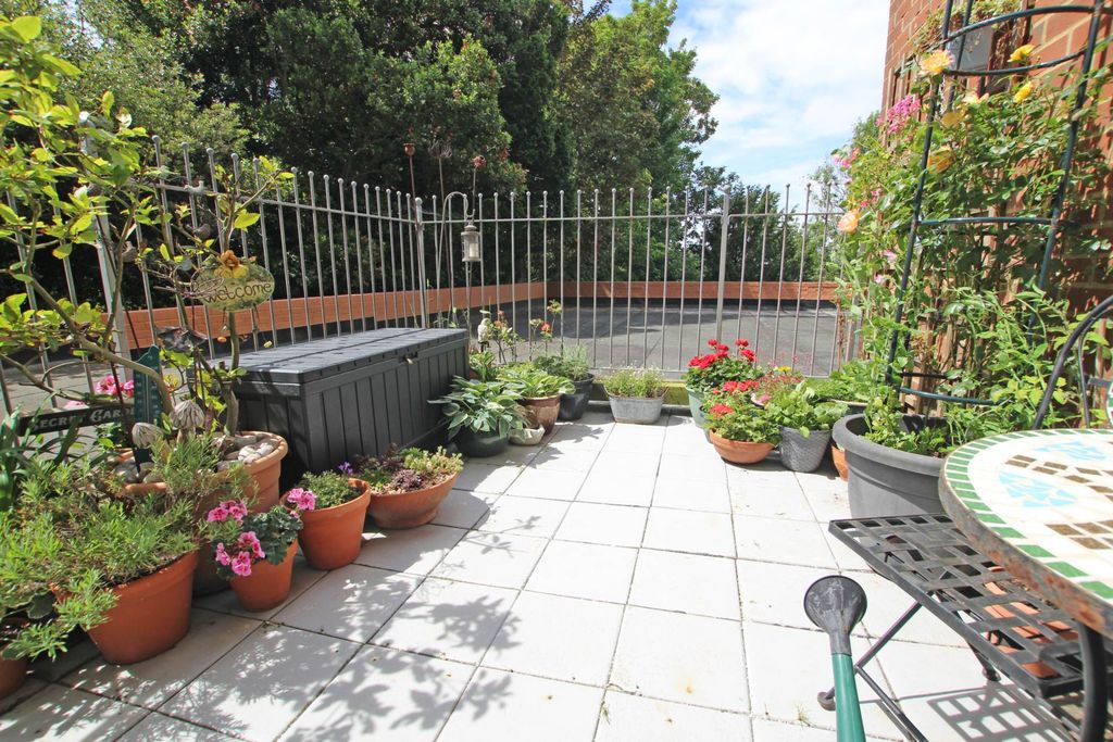 Property photo 2 of 23