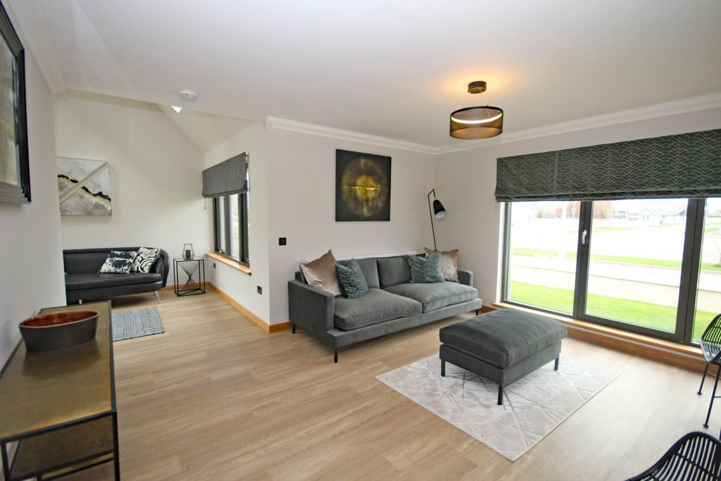 Property photo 3 of 39