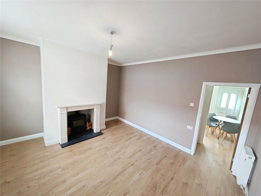 Property photo 2 of 12 Living 1