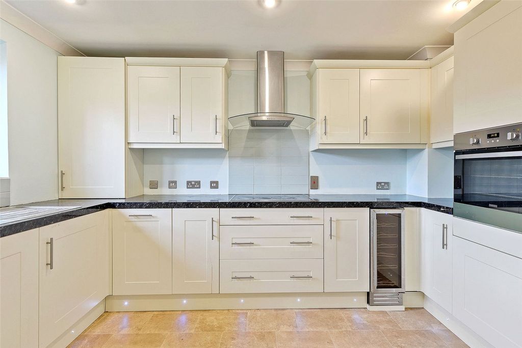 Property photo 2 of 10 Limehouse Cut E14