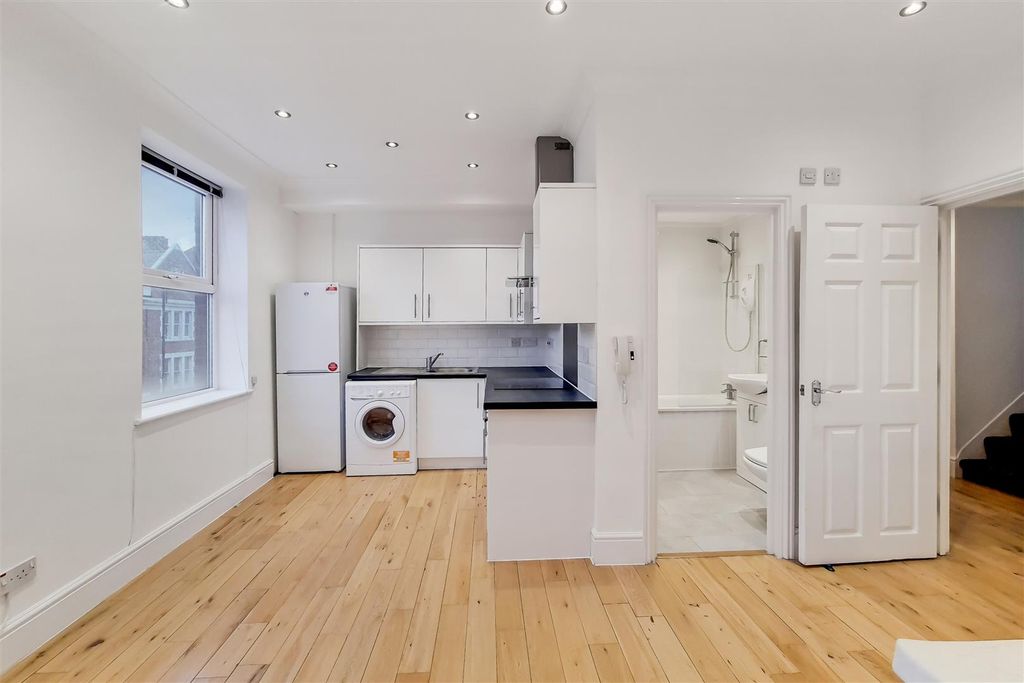 Property photo 2 of 10 4_Kitchen Reception-1.Jpg