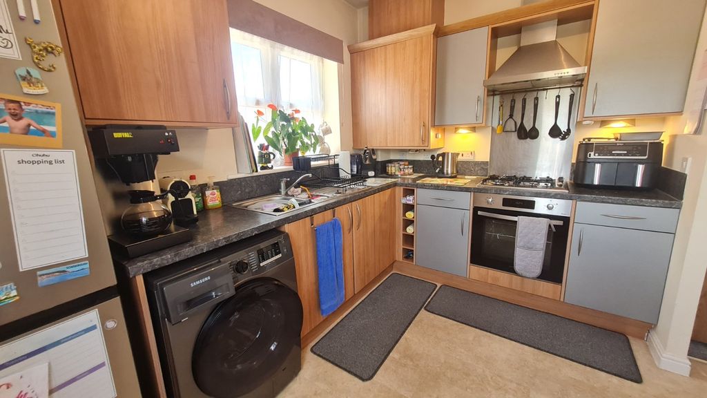 Property photo 2 of 11 Picture No. 17
