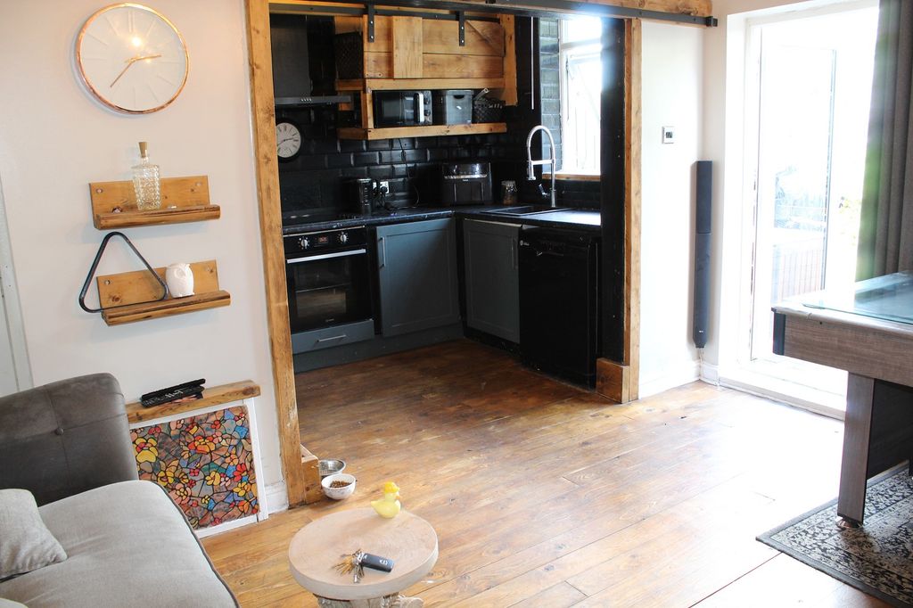 Property photo 3 of 13 Fitted  Dining Kitchen