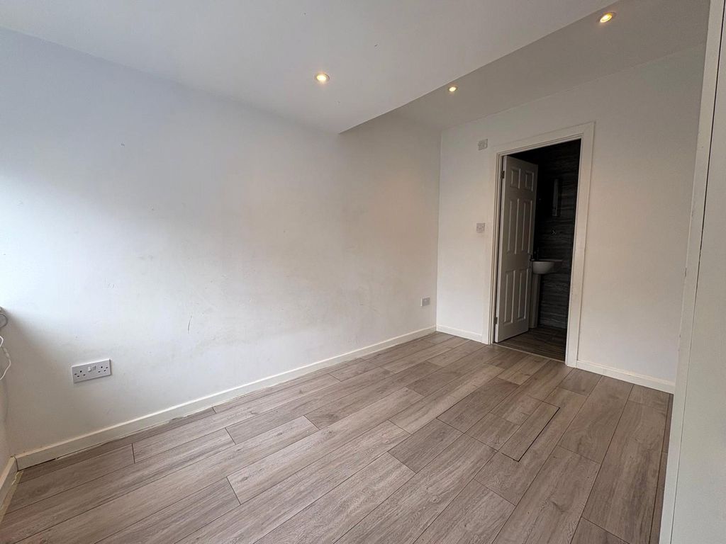 Property photo 3 of 16 Picture No. 16