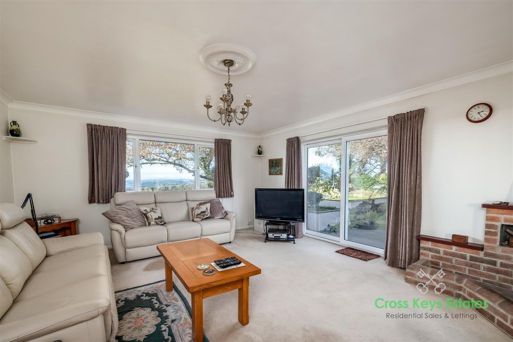 Property photo 3 of 44 Sitting Room