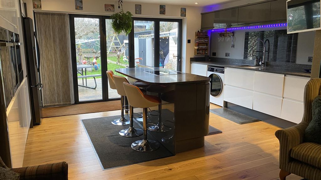 Property photo 1 of 32 Img_4485.Jpeg