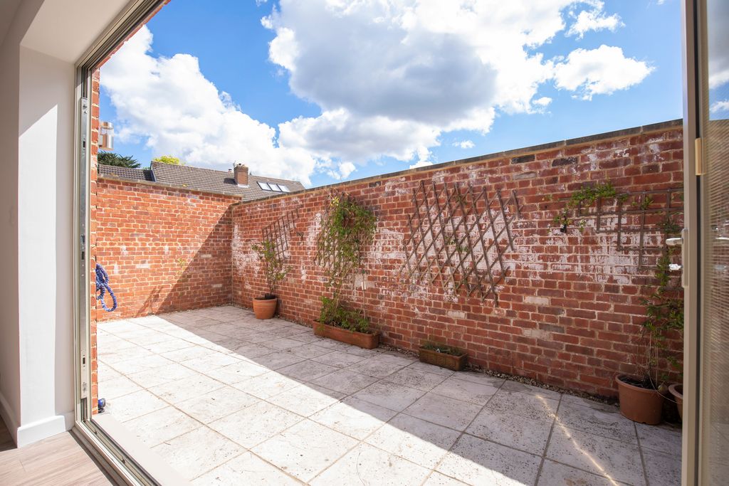 Property photo 3 of 11