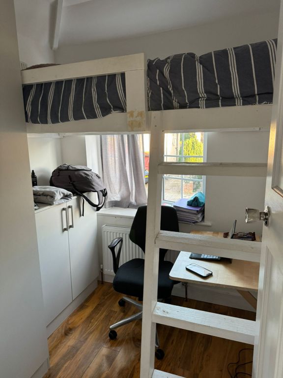 Property photo 1 of 9 3 Bedroom Semi-Detached House