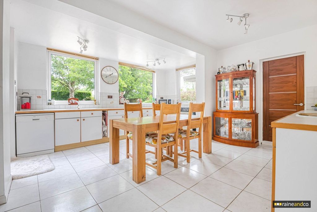 Additional image 5 of 5 bed detached house for saleMymms Drive, Brookmans Park, Hatfield AL9