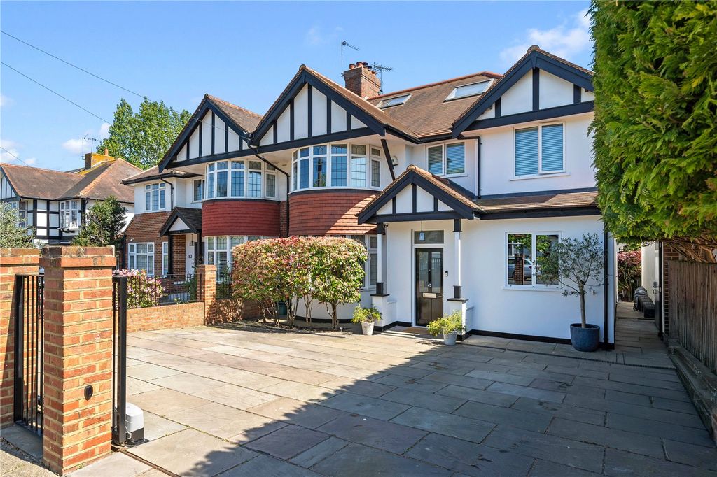 Property photo 1 of 37 Picture No. 06