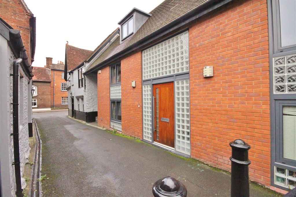 Property photo 1 of 6