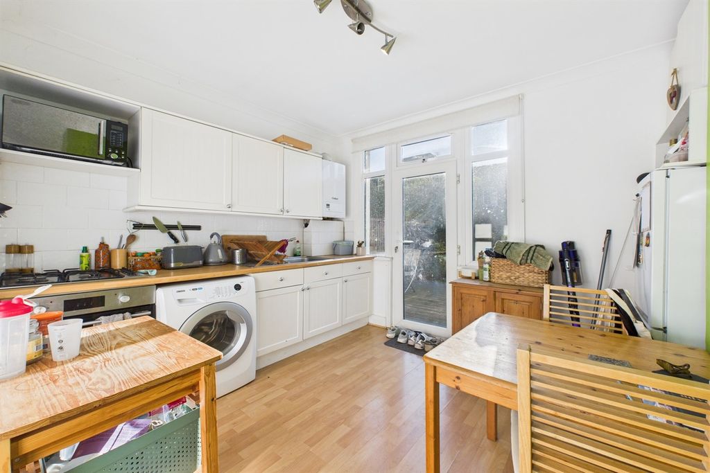 Property photo 2 of 11 Kitchen