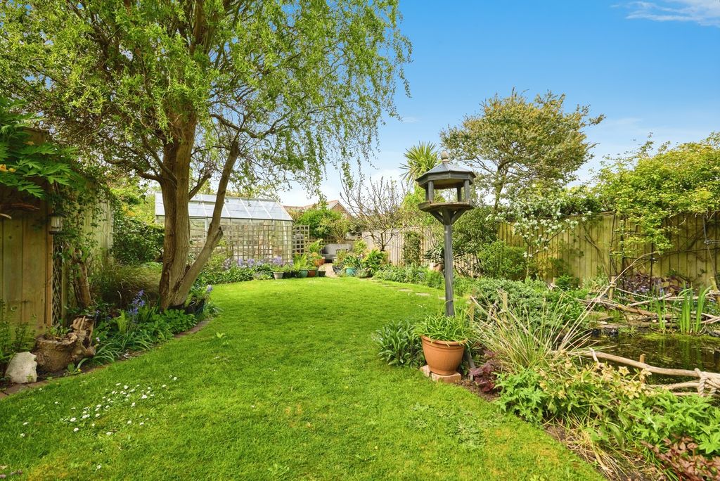 Property photo 2 of 15 Garden
