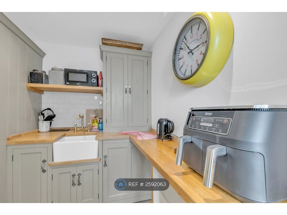 Property photo 3 of 16 Kitchen