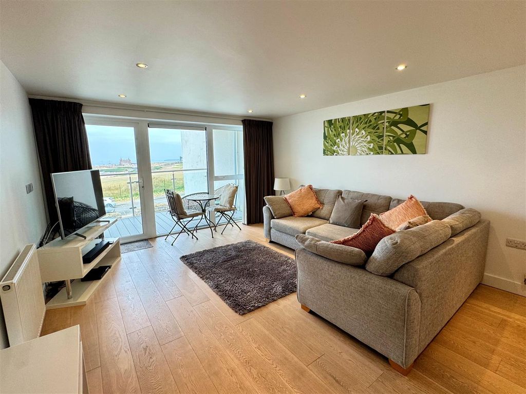 Property photo 2 of 8 7 Ocean Gate Lounge
