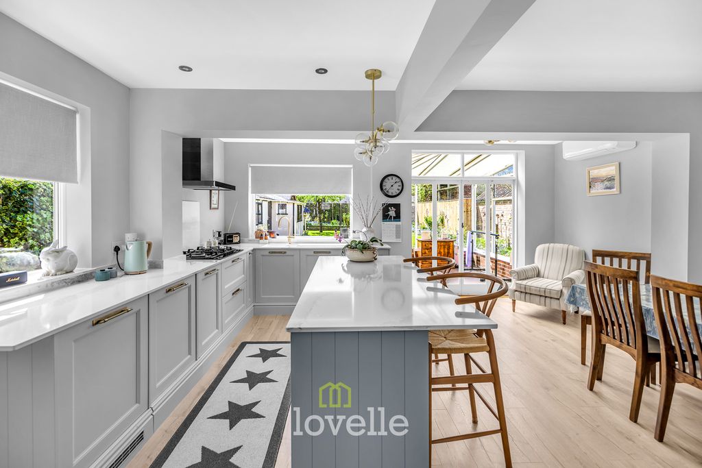 Property photo 3 of 33