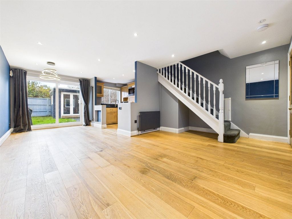 Property photo 2 of 17 Picture No. 31