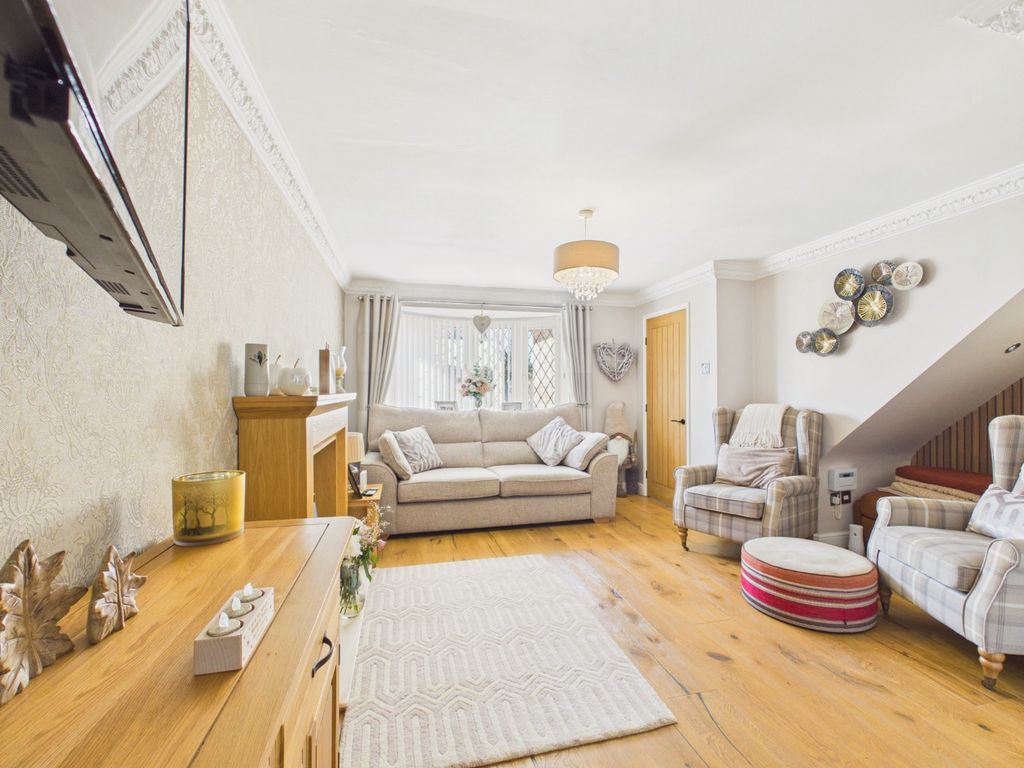Property photo 2 of 20 4946604