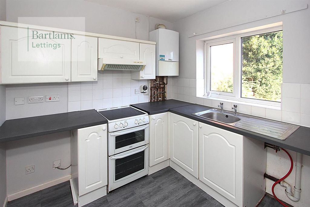 Property photo 3 of 7 Kitchen